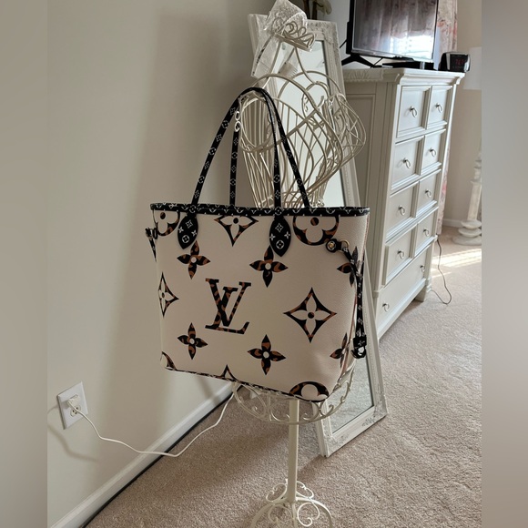 Louis Vuitton Neverfull MM Jungle Giant - Picture 16 of 16